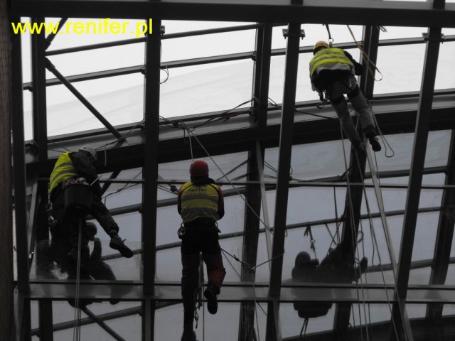 Mycie powierzchni szklanych - Bonarka City Center