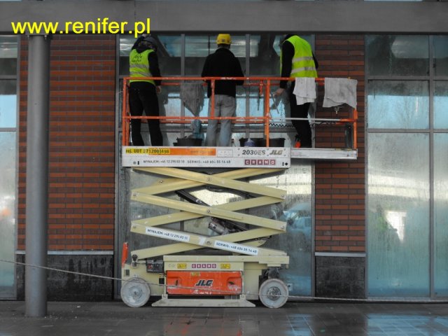 Mycie powierzchni szklanych - Bonarka City Center